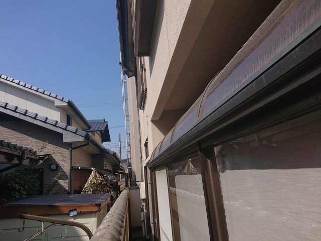隣の建物との隙間が少ない